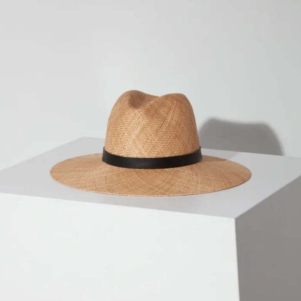 Janessa Leone Brielle hat size small